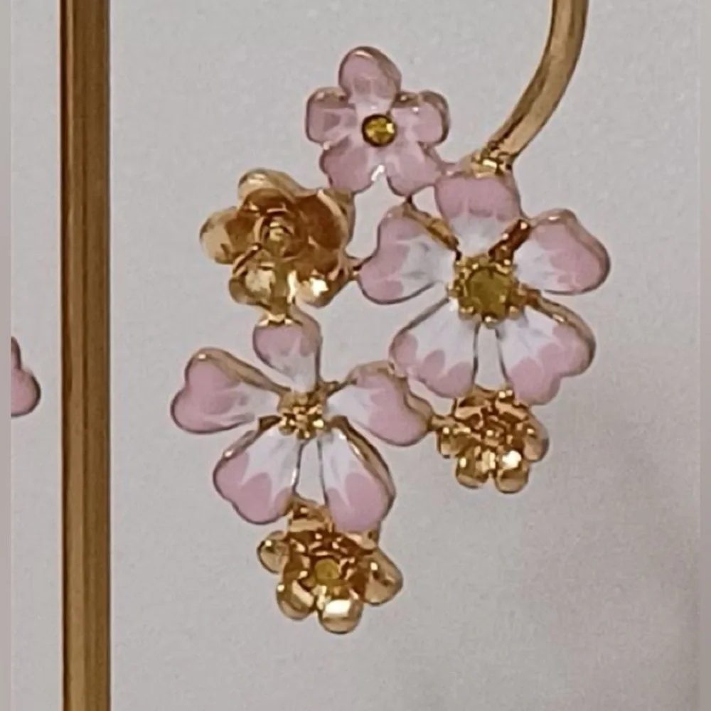 OSCAR DE LA RENTA • Flower Cluster Earrings Pink Enamel Gold Post drop